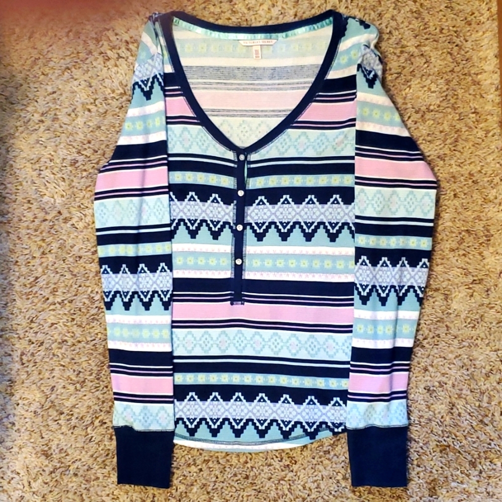 Victoria's Secret Thermal Long Sleeve Pattern top. Women's Size: M. Four buttons